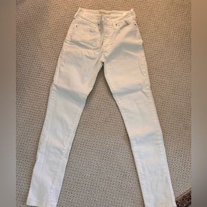 White Levi’s 721 High Rise skinny Jeans